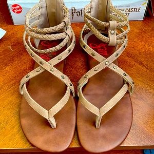 Jellypop 7 1/2 Tan Sandals with back zip.